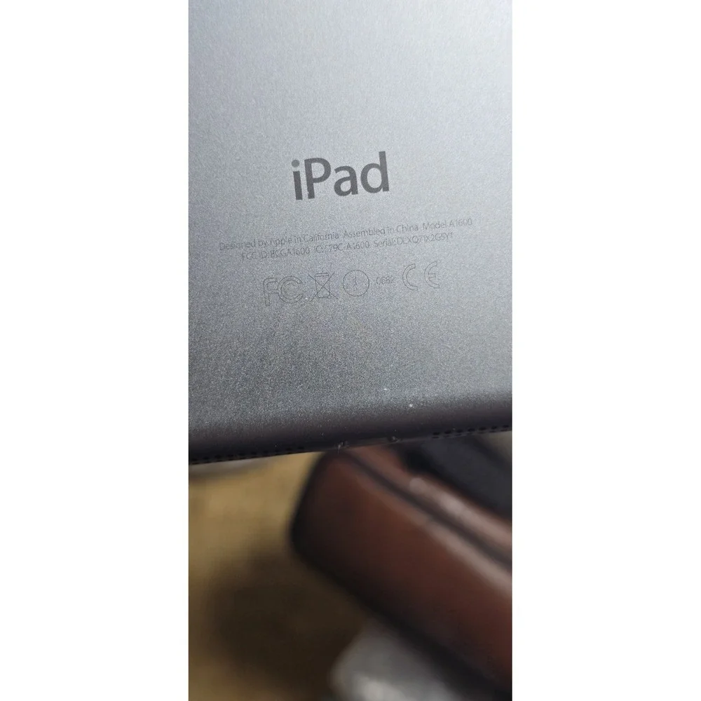 Ipad Air 2 L O C K E D A1566 (Wi-Fi)